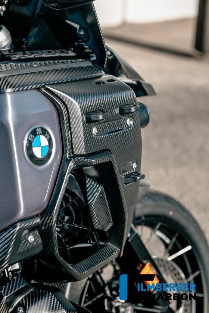 Wasserkühlerabdeckung rechts mit Löchern für den Kofferhalter Carbon matt R 1300 GS Adventure