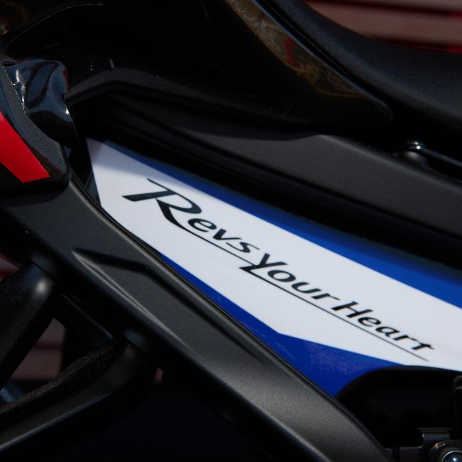 YAMAHA R9 (25-26) "MotoGP Replica" Dekor Stickerkit