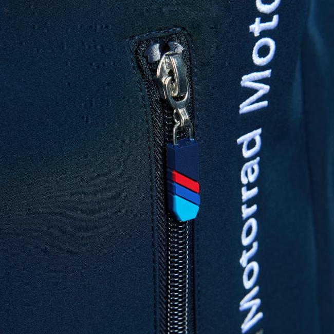 BMW Motorsport TAS Racing SYNETIQ Softshell Jacket – Offizielles Team Merchandise