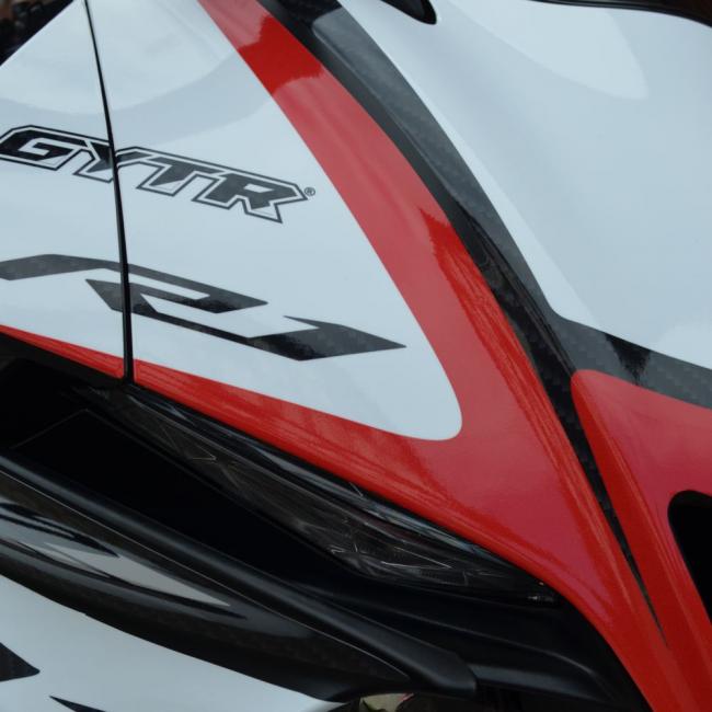 YAMAHA R1 (RN65) ab Bj. 2020 - "RESTYLE-R" Carbon Dekor Stickerkit