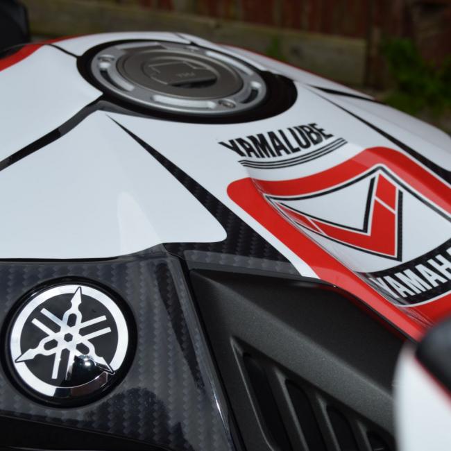 YAMAHA R1 (RN65) 20-24 "RESTYLE-R" Carbon Graphics YAMAHA R1 (RN65) 20-24 "RESTYLE-R" Carbon Graphics
