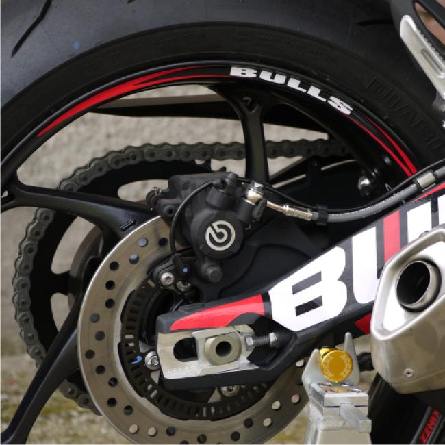 TRIUMPH Streettriple 13-17 Dekor Stickerkit "BULLS - Red"